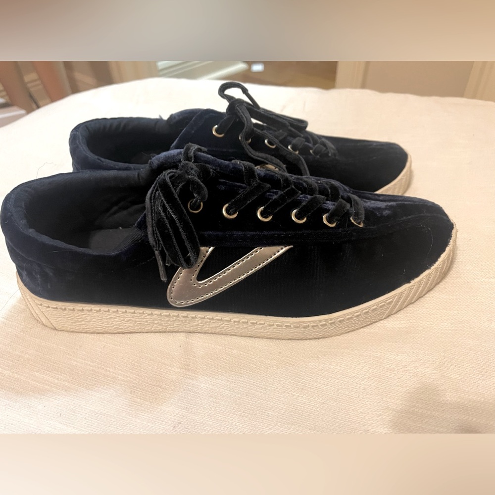 Tretorn Blue Suede sneaker, Size 7.5